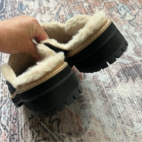 Toms Black Leather Loafers with Cream Lining - Picture 6 of 9